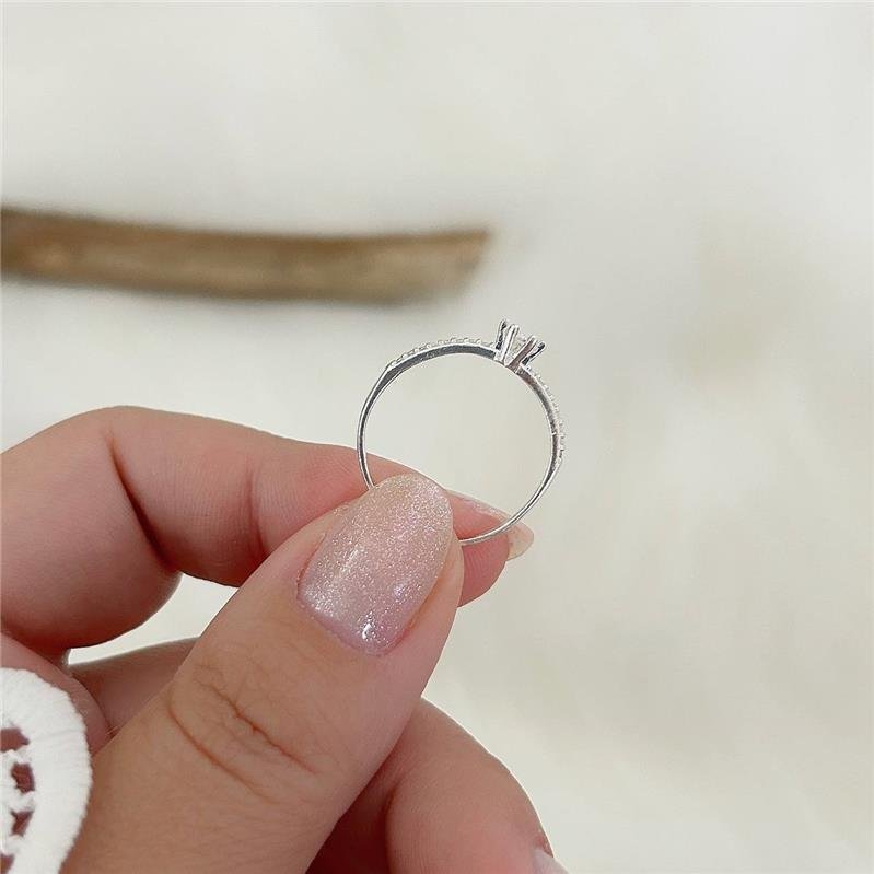 ANEL PRATA 925 SOLITÁRIO C ZIRCÔNIAS DO LADOS